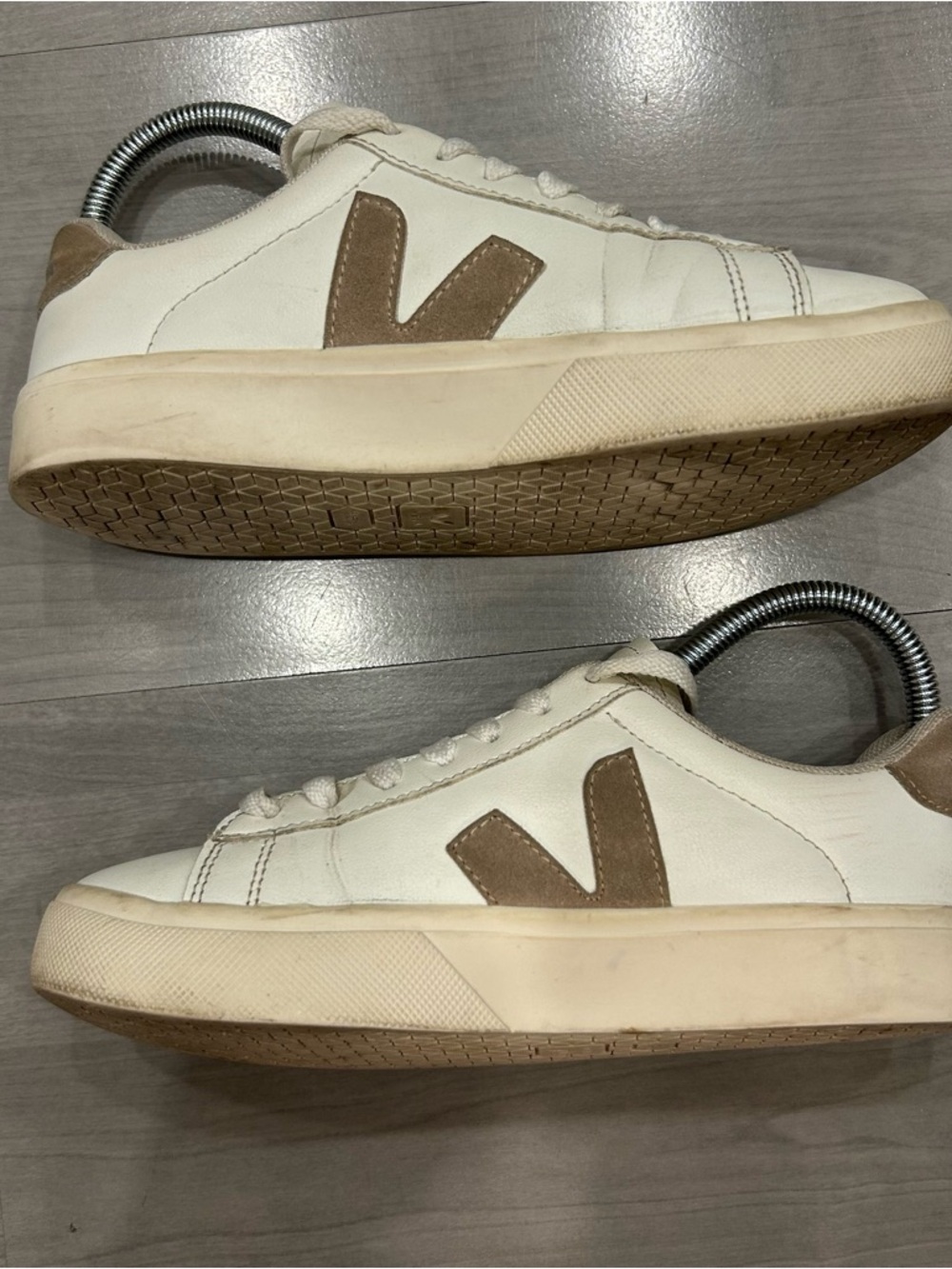 Veja Campo Sneaker White Kaki Beige Shoes Women’s Size 36 US 5 Leather - Picture 2 of 9